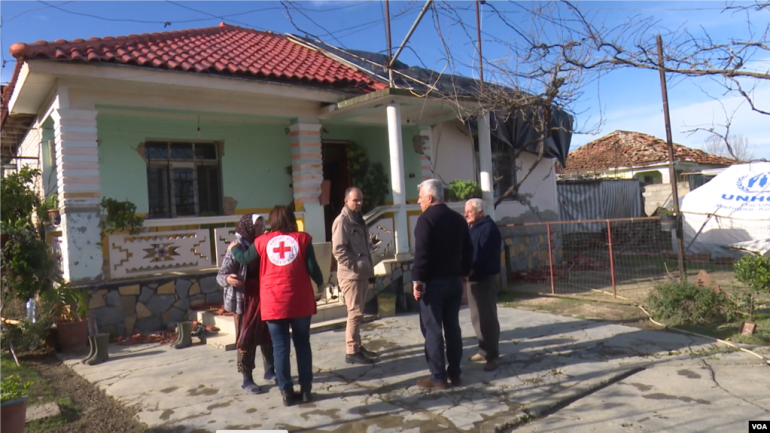 ‘Shtëpinë e goditi edhe tërmeti i ’79-ës, por nuk e dëmtoi’, Zëri i Amerikës pasqyron situatën në Bubq