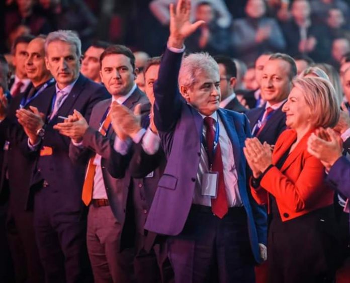 Te partitë shqiptare, e zakontë të (ri)zgjedhet kryetari pa kundërkandidat