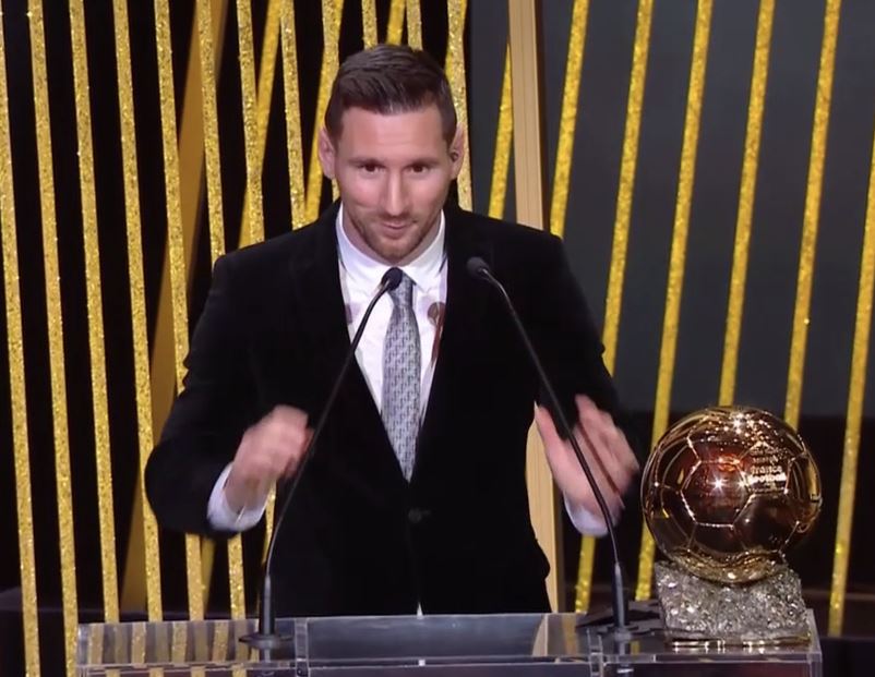 Fitoi për herë të gjashtë “Topin e Artë”, Messi jep lajmin e keq: Po afron tërheqja nga futbolli