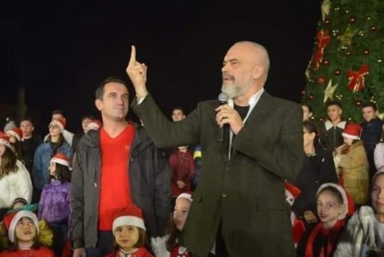 “Rama, kryeministri që u tregoi shqiptarëve gishtin e mesit në kohë morti, mes fëmijëve”
