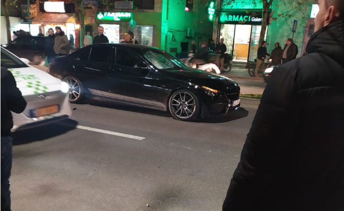 Aksident në Tiranë, makina përplas këmbësorin pranë QSUT-së
