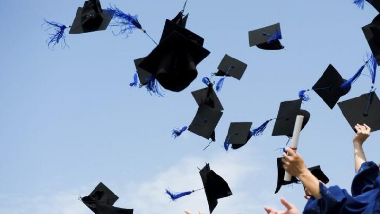 Shqipëria e para në Europë për numrin më të lartë të grave që diplomohen në shkenca