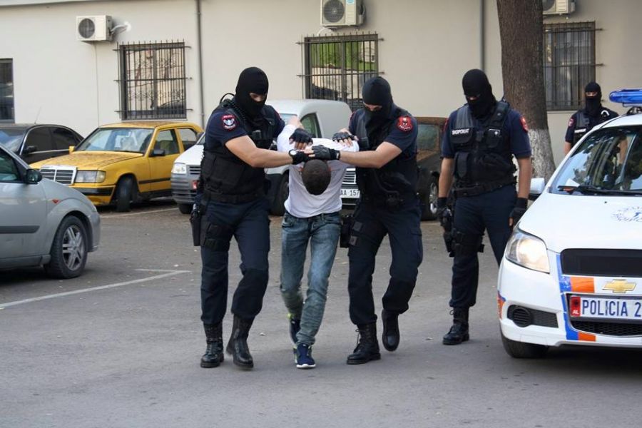 E kërkonte Interpoli, vihet në pranga 29 vjeçari nga Shkodra
