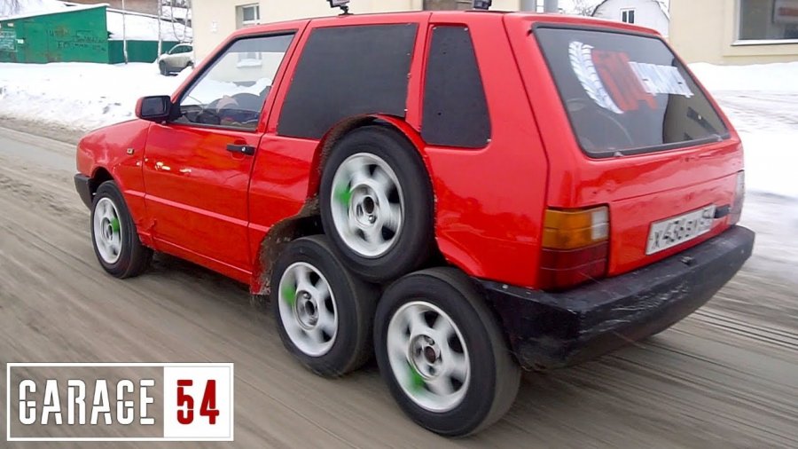 E paparë/ Mjeshtrat krijojnë Fiat Uno me 8 rrota