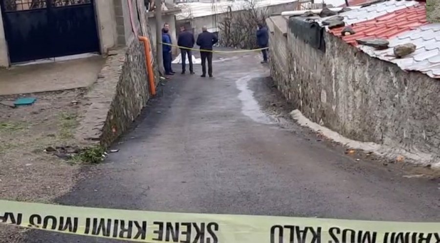 Ngjarja në Korçë/ Flamurit tentuan t’i vinin zjarrin, kishte shenja të djegies dhe të çara me thikë