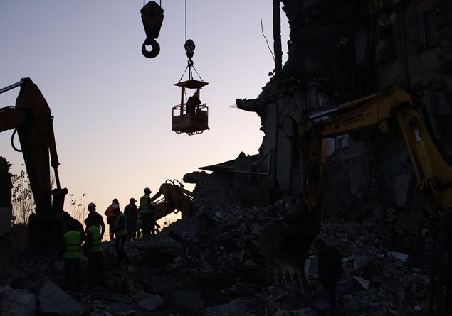 Eksperti i antimafias: Pas tërmetit mafia e ndërtimit mund të hyjnë në Shqipëri