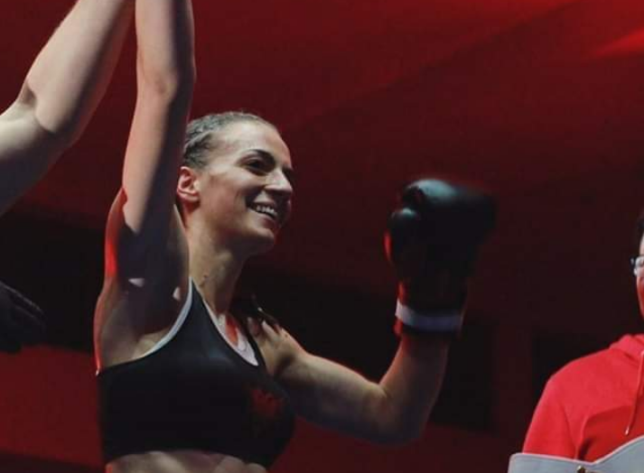 Vlonjatja Ilda Lelo shpallet kampione europe në Kickboxing