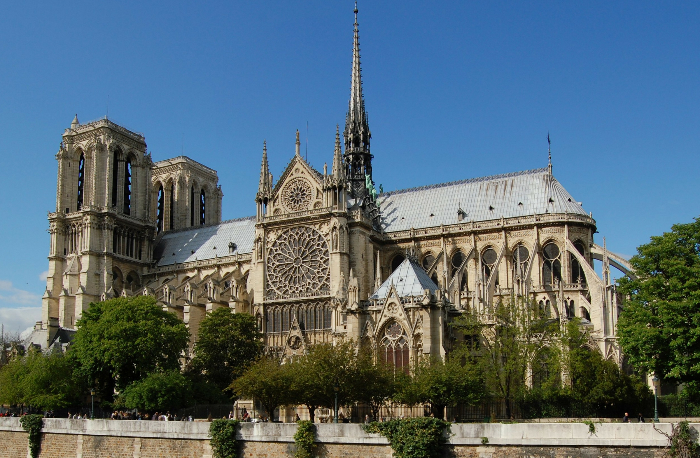 Hera e parë që nga viti 1803, anulohet mesha e Krishtlindjeve në Notre Dame