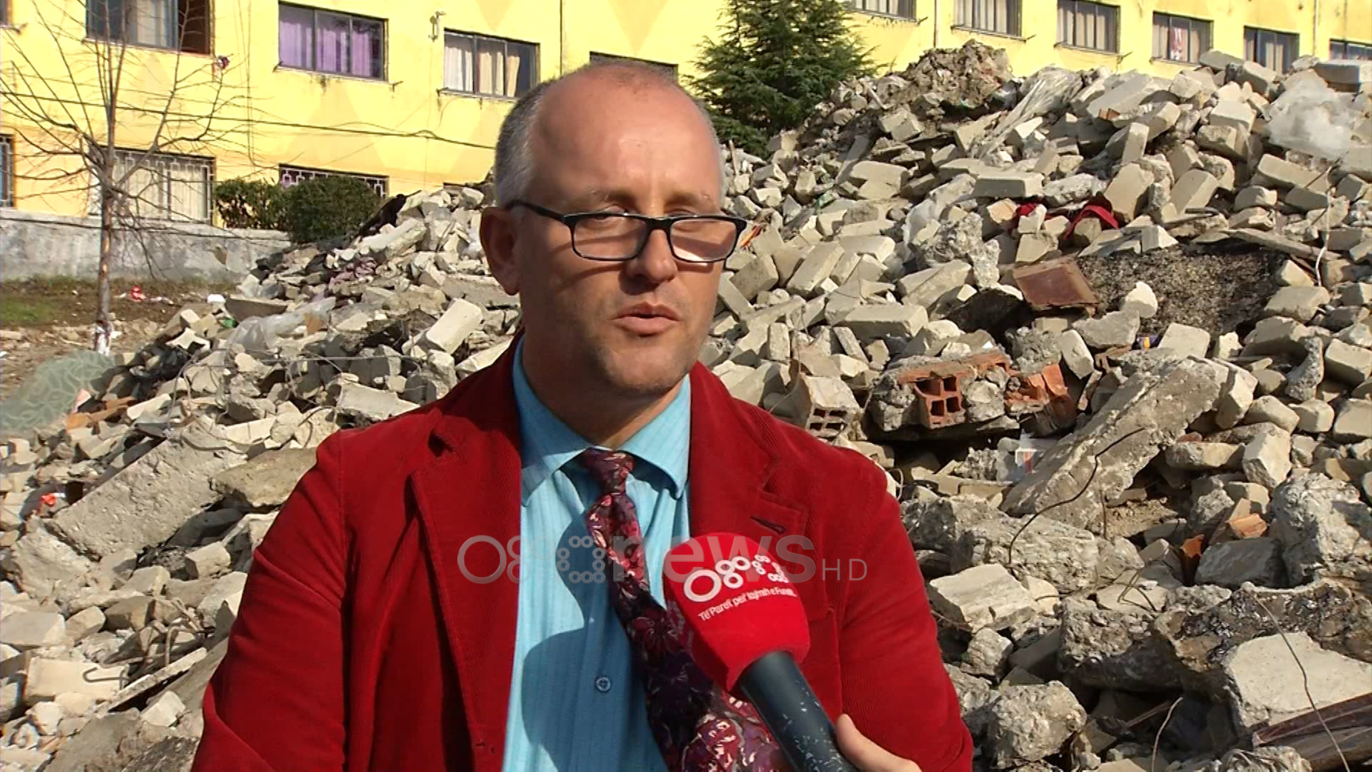 Pedagogu humb shikimin pas tërmetit: Më ndihmoni, po humbas karrierën