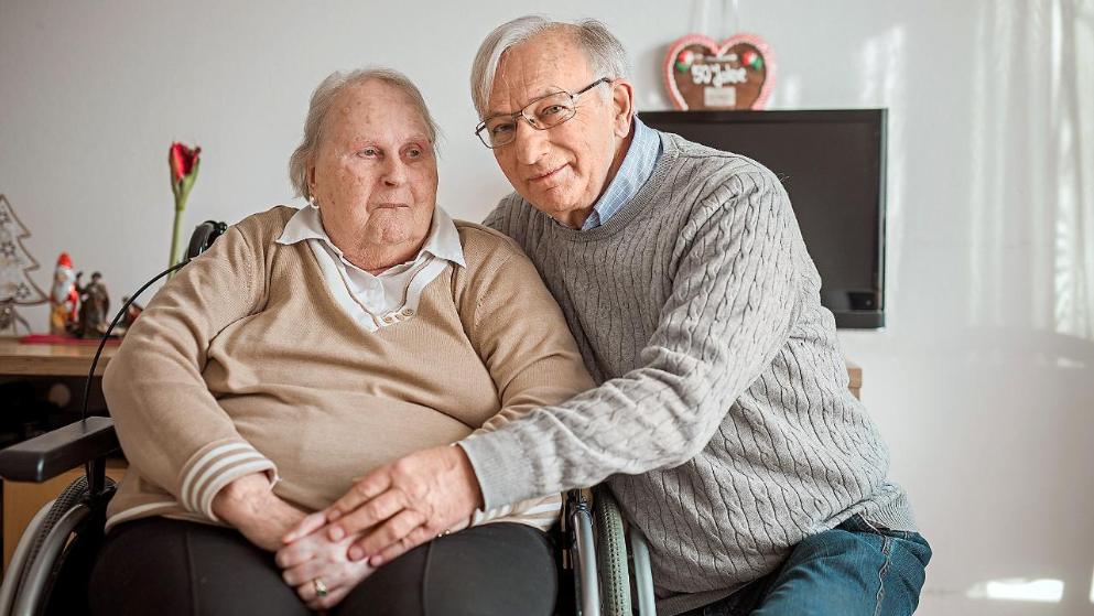 75- vjeçari jep mësimin e madh/ Punon në këtë moshë për t’u kujdesur për gruan e tij
