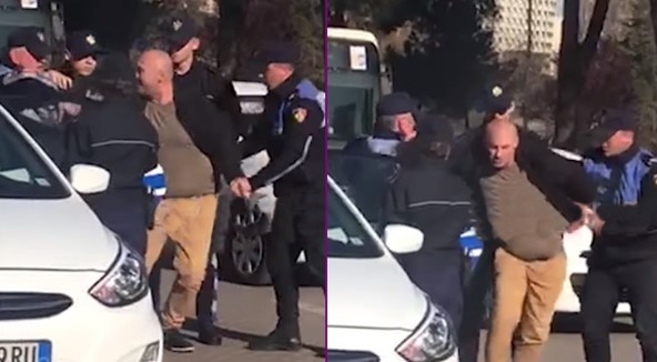 “Ej t’futa nburg!”/ Policia shoqëron një person gjatë homazheve për 21 janarin: Pse je ka m’prek? O vrasës!