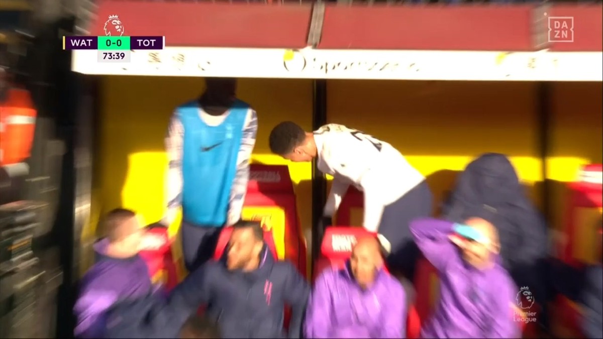 Mourinho e nxjerr nga loja, sulmuesi i Tottehmanit tërbohet dhe shkatërron stolin