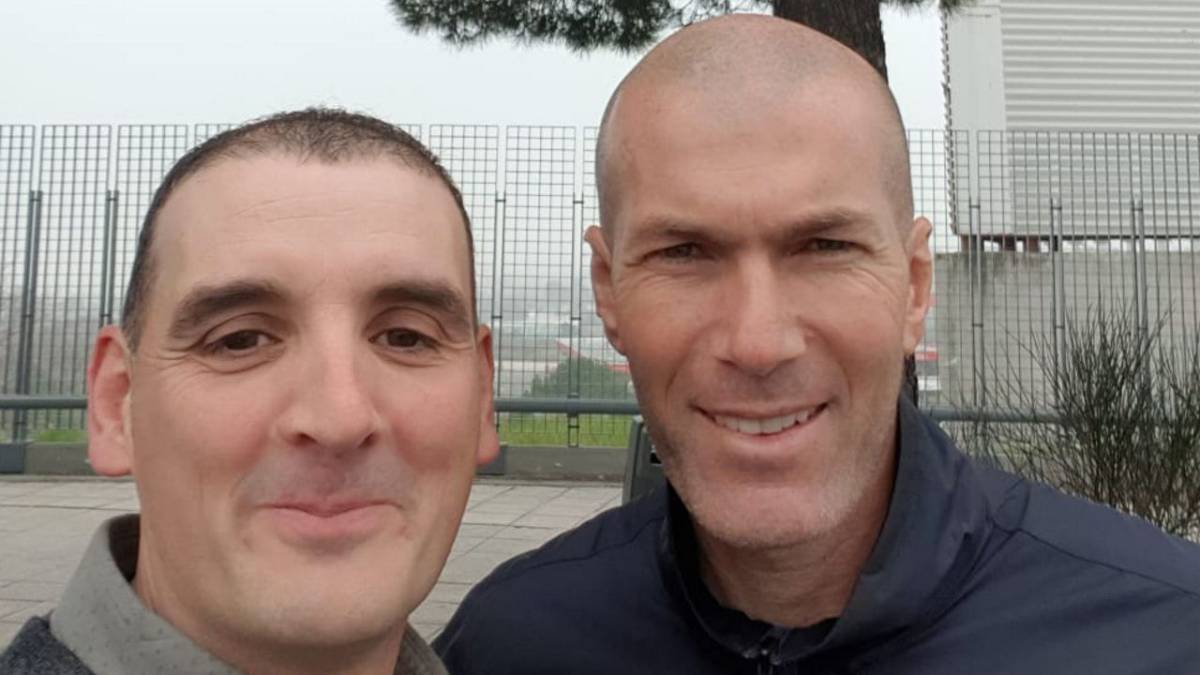 Zidane e përplasi me makinë/ Burri përfiton nga rasti të bëjë një selfie: Nuk dëshironte ta mbyllnim aty