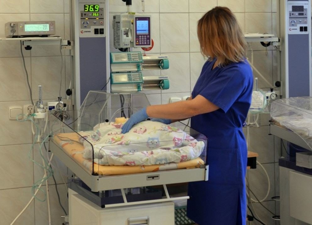 “Mjekia e spitalit privat s’i bëri gjilpërën, 23-vjeçarja vdiq nga hemorragjia në tru pasi lindi”