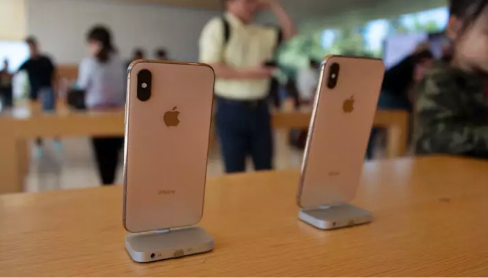 Ngadalësoi enkas celularët, Apple gjobitet me 25 milionë euro
