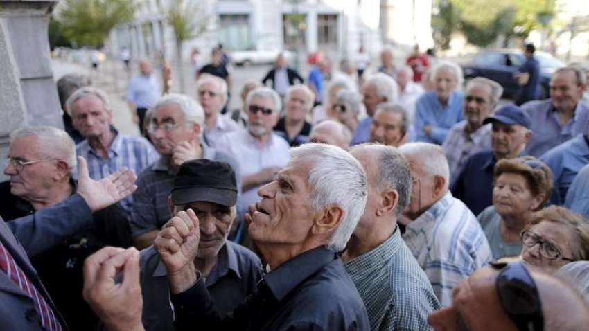 Të rinjtë po ikin për ditë e më shumë, në Shqipëri rrezikon të mbetet vetëm mosha e tretë