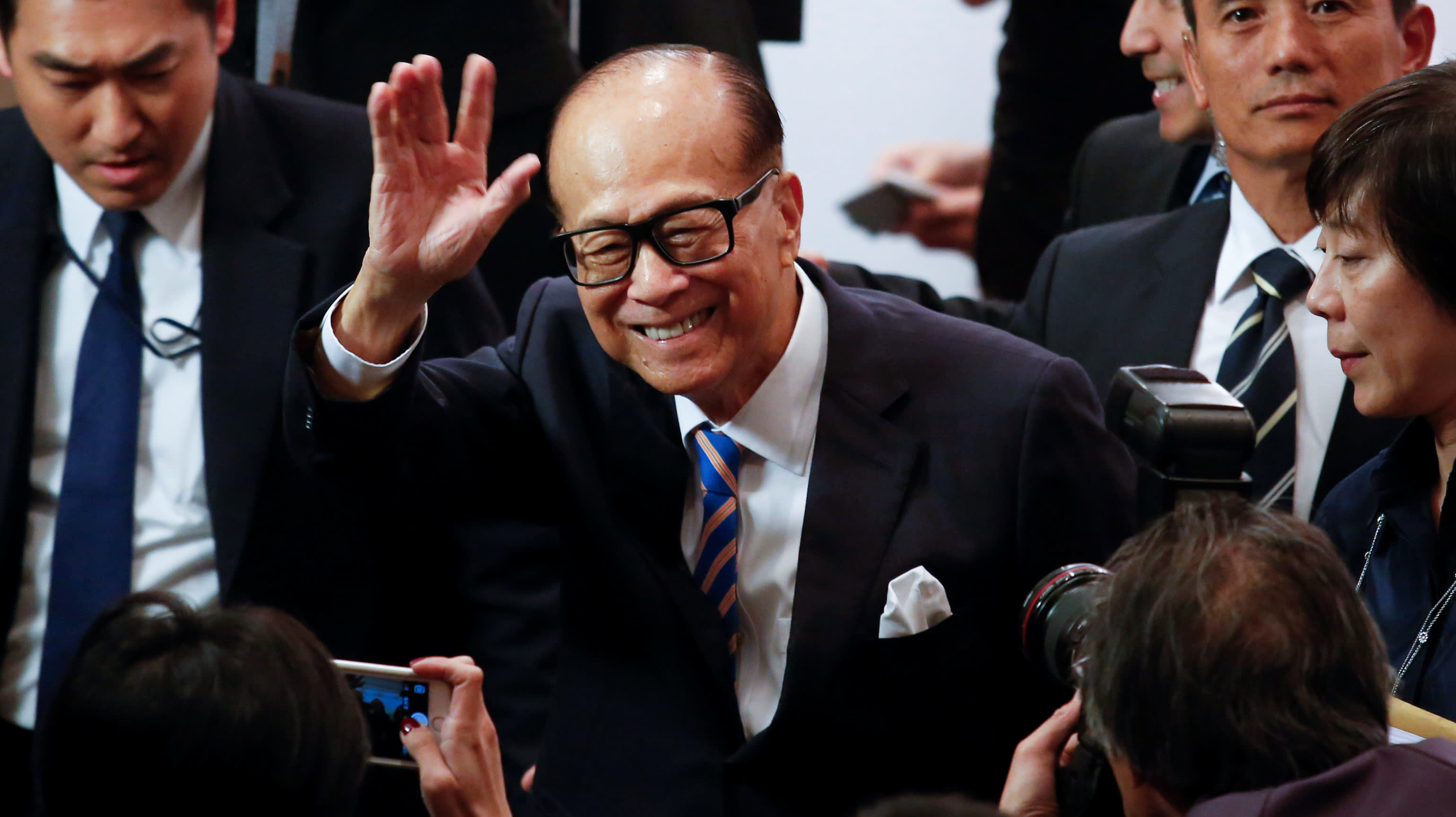 Miliarderi 91-vjeçar, jep 18 milion dollarë dhuratë për Wuhan-in