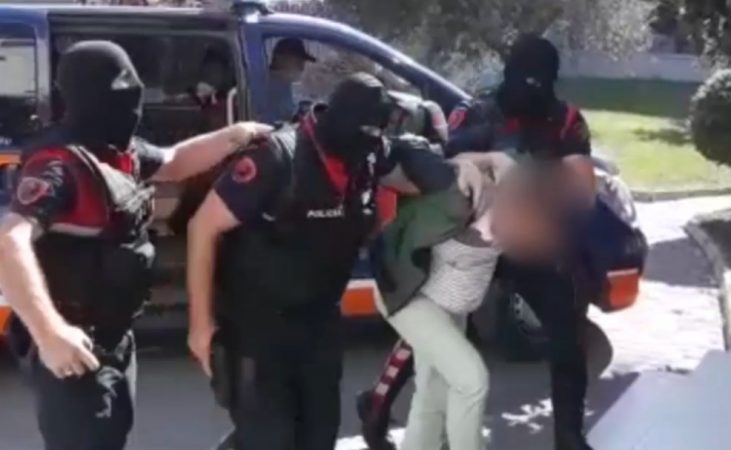 Grabisnin banesat me dhunë, kapen tre “skifterët serialë” në Kavajë