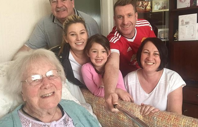 I mbijetoi dy luftërave botërore dhe gripit spanjoll, 108-vjeçarja humb jetën nga koronavirusi