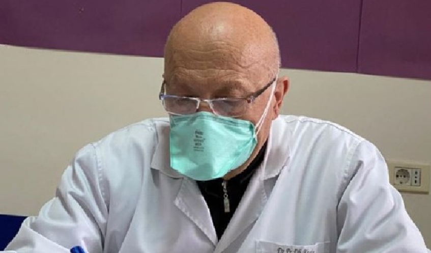 Ishte rikthyer në detyrë për të ndihmuar kolegët e mjekësisë, infektohet me koronavirus ‘Doktor Luli’