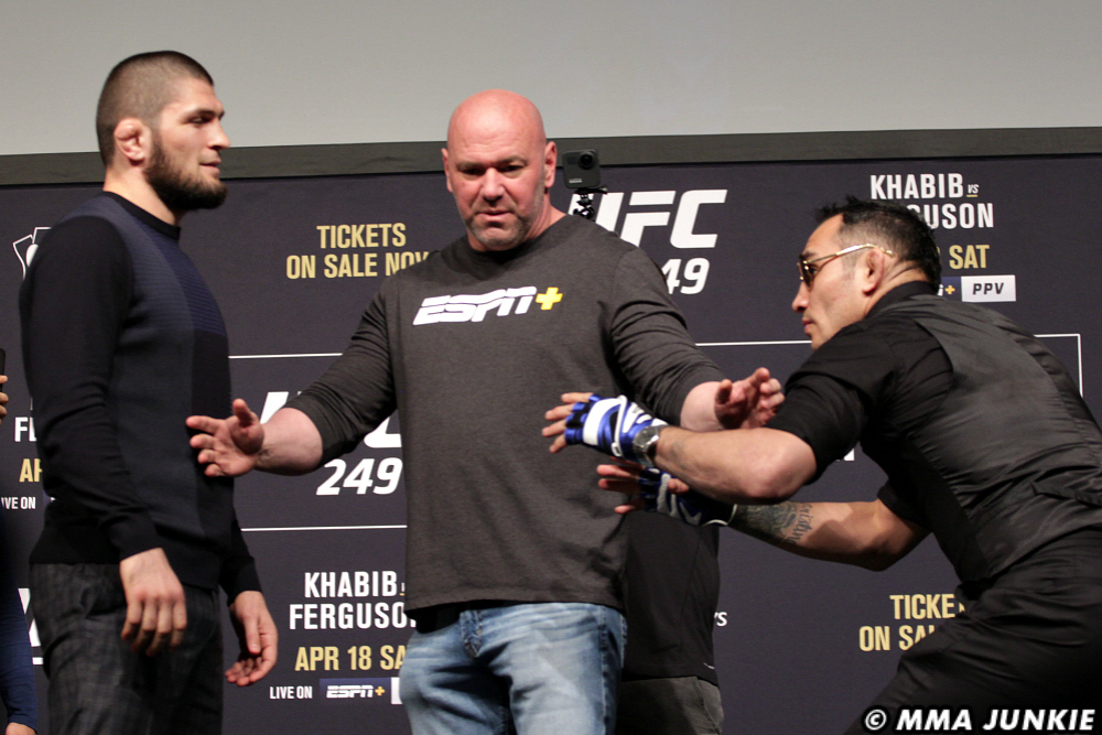 Kaos edhe në UFC, Khabib braktis Amerikën prej koronavirusit dhe rikthehet në Rusi