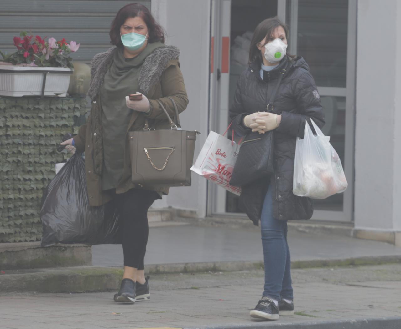 Shqiptarët zgjohen me masa të reja, kush del për pazar duhet të marrë leje