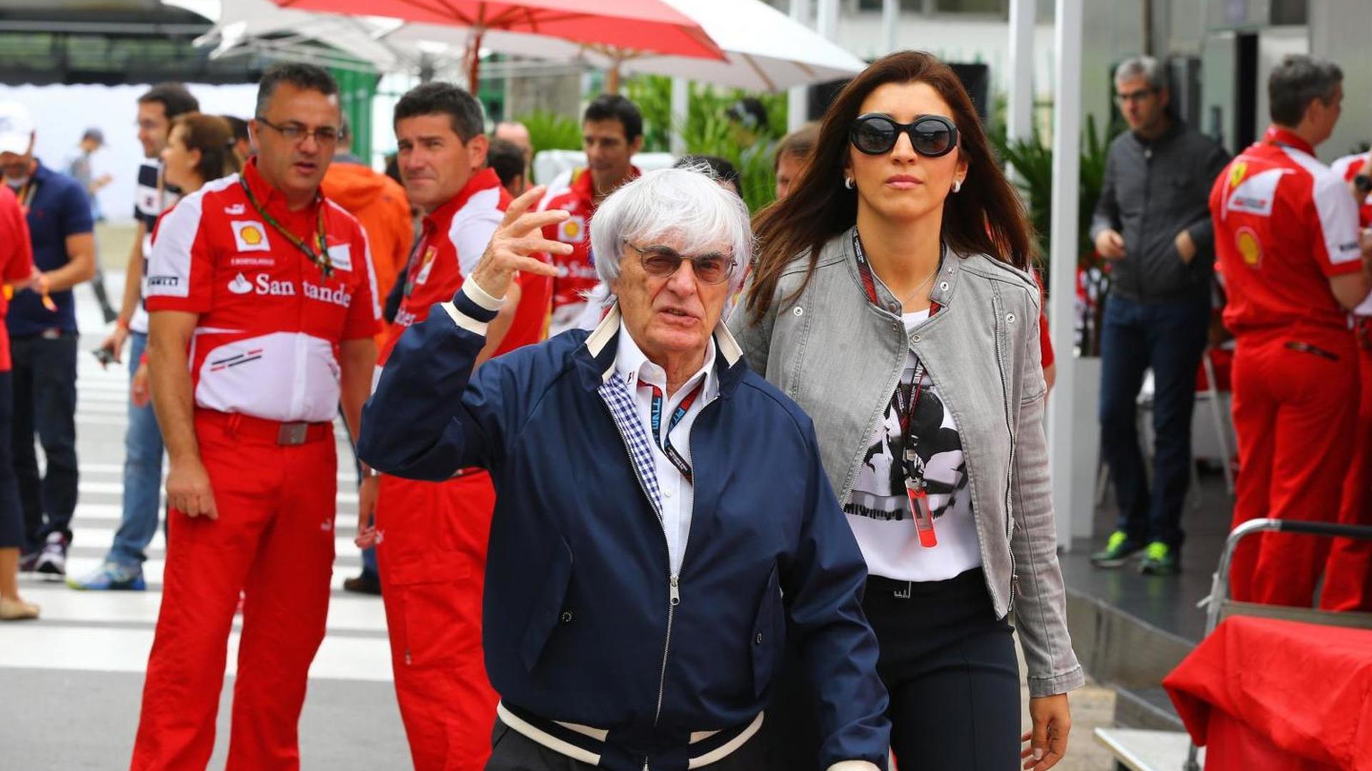 Bossi i “Formula 1” do të bëhet baba në moshën 89-vjeçare