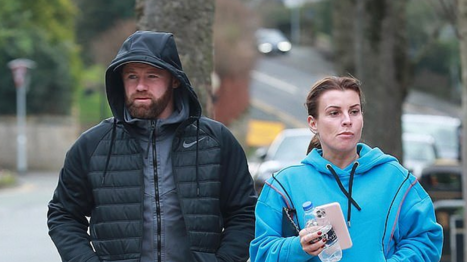 Thyen karantinën dhe del shëtitje me bashkëshorten, Rooney ndalet nga policia