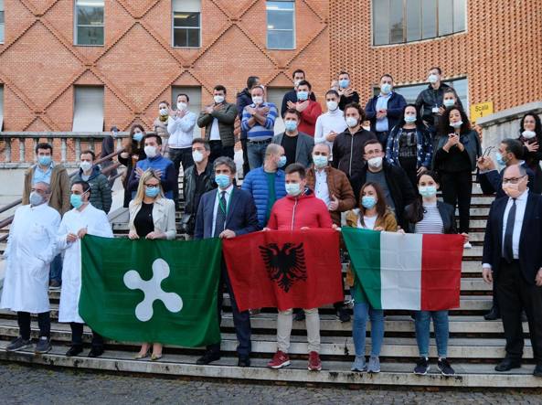 Festë “të çmendur” me muzikë dhe alkool, gjobiten infermierët dhe mjekët shqiptarë që shkuan me mision në Itali