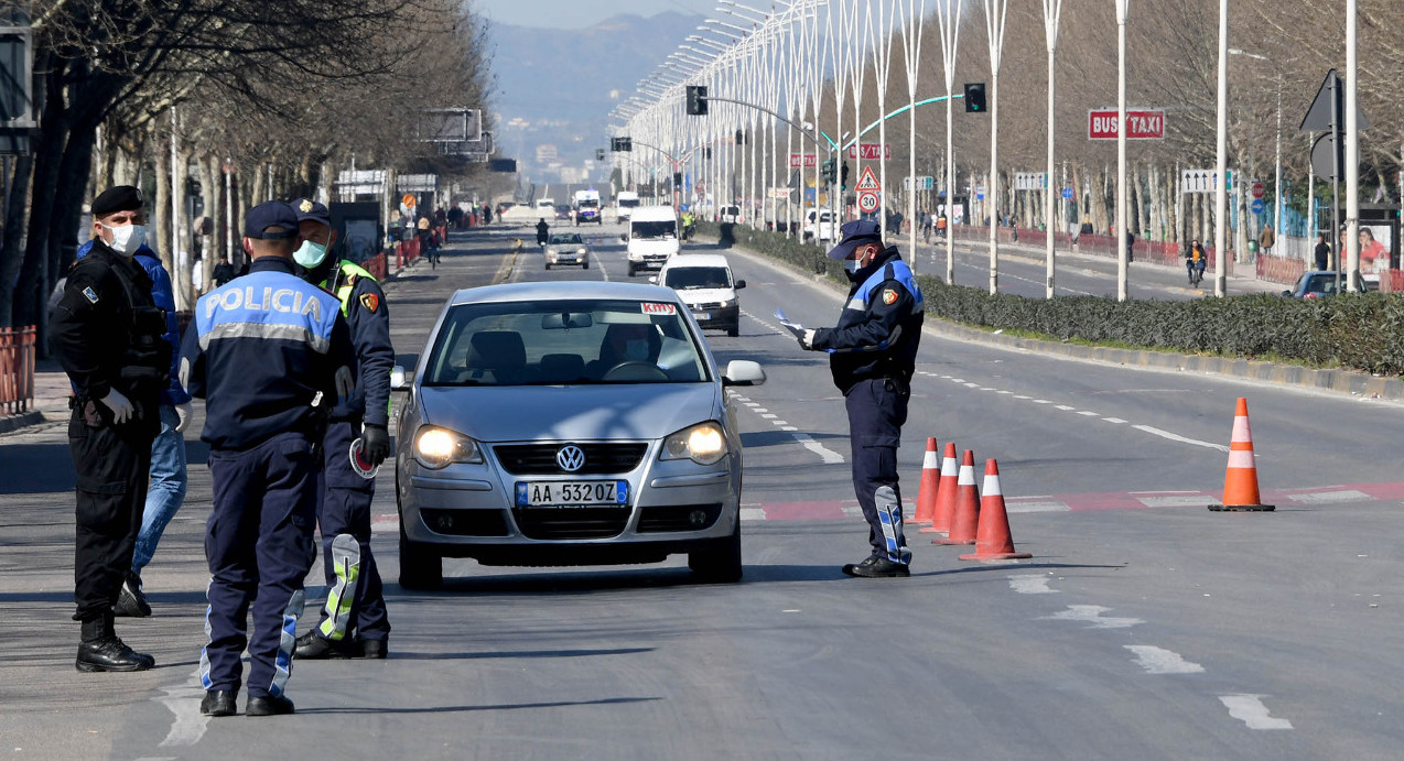 “Zbythet” Policia e Shtetit: Të dielën lejohet lëvizja e makinave