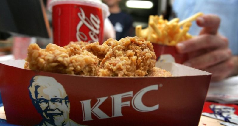 Gruaja shtatzënë traumatizohet te KFC: Gjeta tru në ushqim