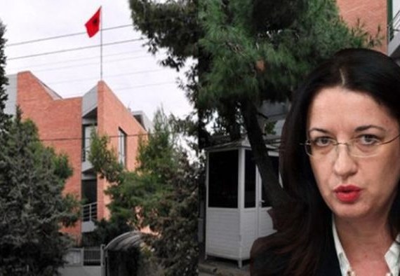 Shkarkimi i ambasadores Hobdari/ Mediat greke: Është e përfshirë në vjedhjen e 100 pasaportave