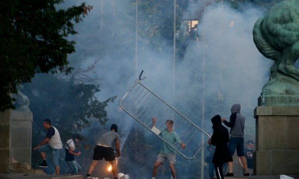 I del flaka Beogradit/ Nata e dytë e protestave të dhunshme