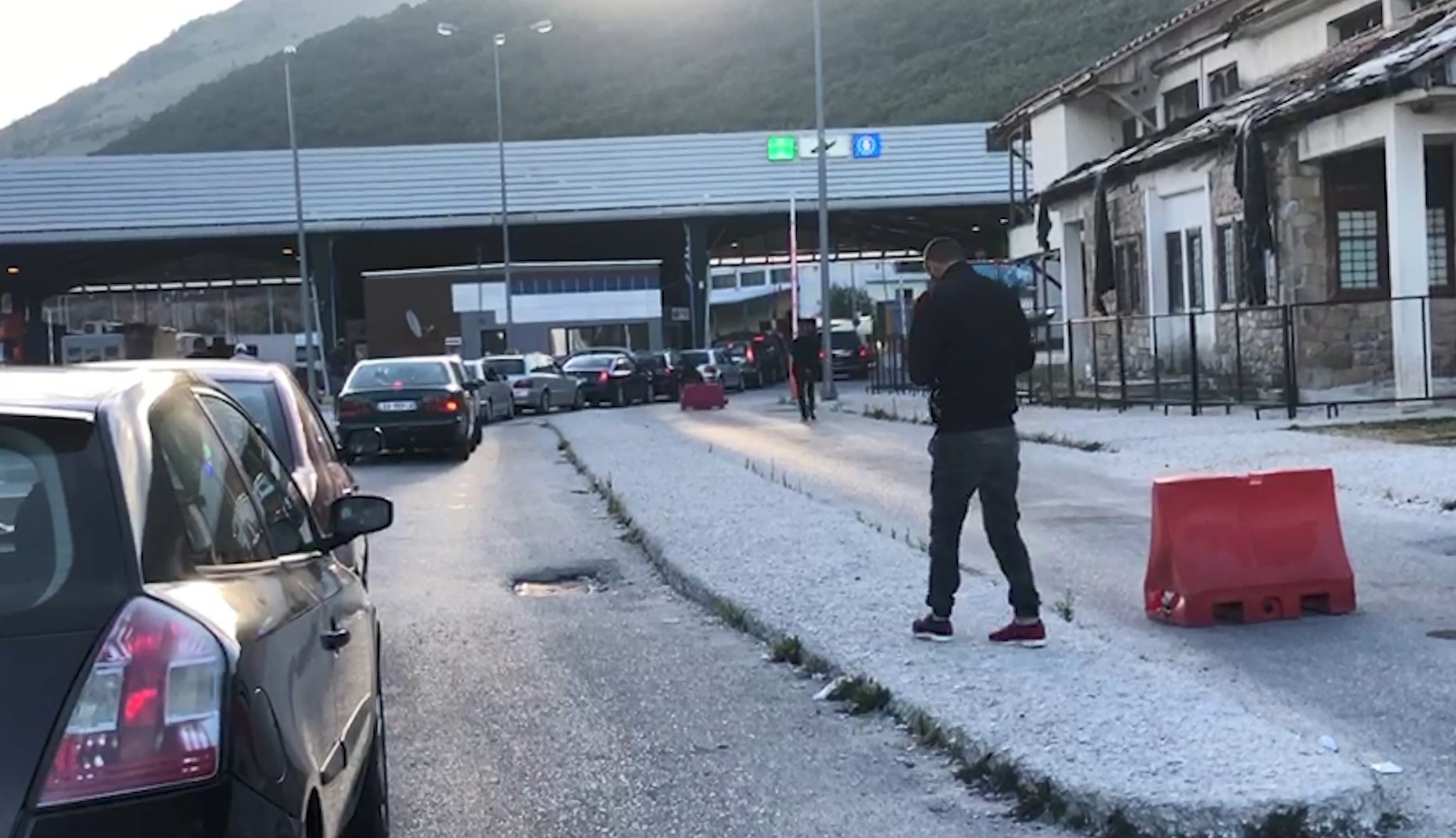 Kapshticë/ Greqia mbylli kufinjtë për Shqipërinë, nuk lejohet të kalohet as tranzit