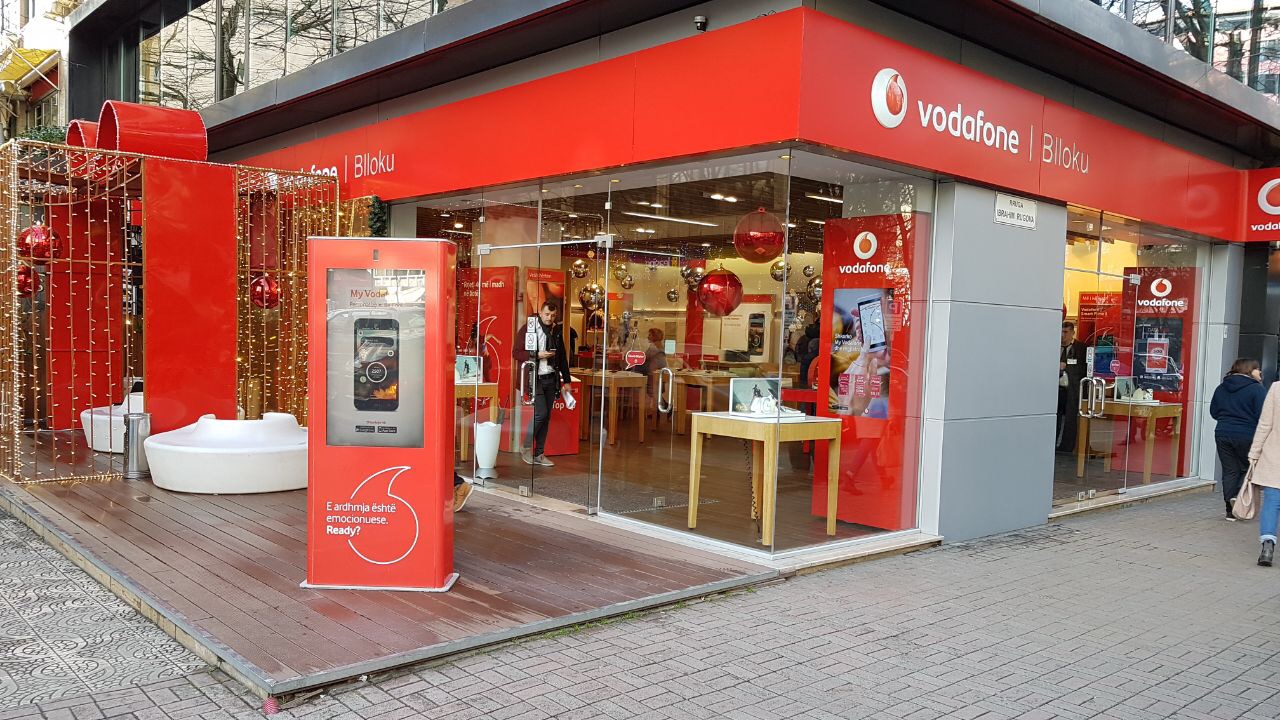 Vodafone kupton dështimin! Kërkon largimin nga Shqipëria dhe nxjerr në shitje aksionet: Pati rënie të përdoruesve!