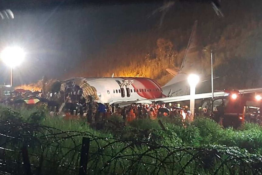 Rrëzimi i aeroplanit shkakton të paktën 20 viktima dhe mbi 120 të lënduar