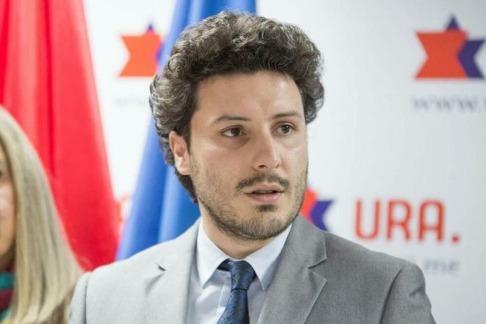 Politikani shqiptar në Mal të Zi i gatshëm të koalicionojë me partinë pro ruse