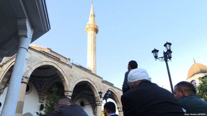 Rihapen xhamitë në Kosovë