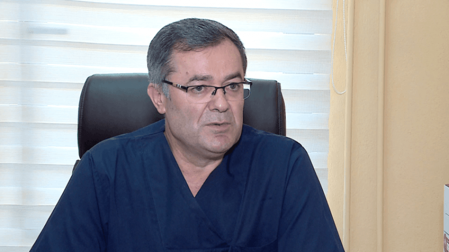 Infektohet me Covid shefi i klinikës në QSUT, Pipero e shoqëron gjatë transportimit në Turqi