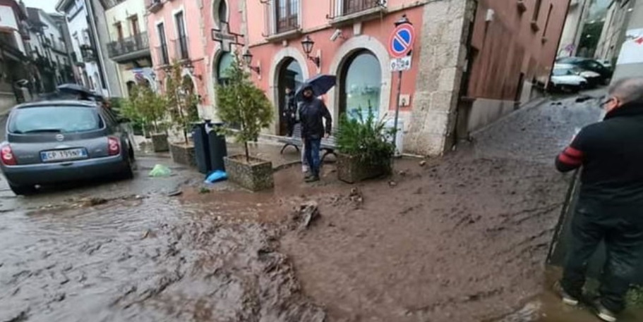 Stuhi dhe reshje bore, Italia përfshihet nga moti i keq