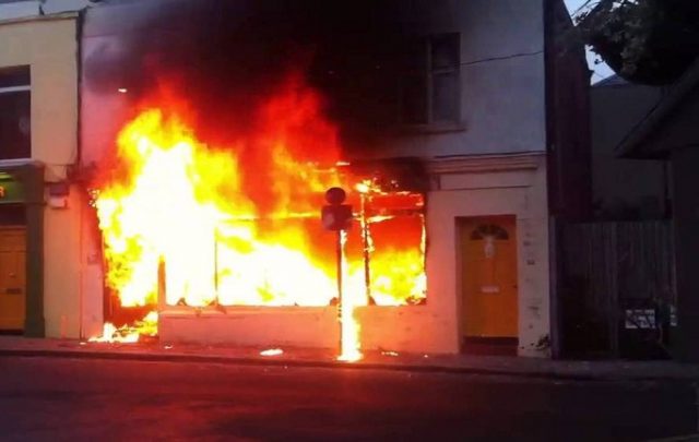 Zjarri përfshin një shtëpi në Koçani, ndërron jetë një person