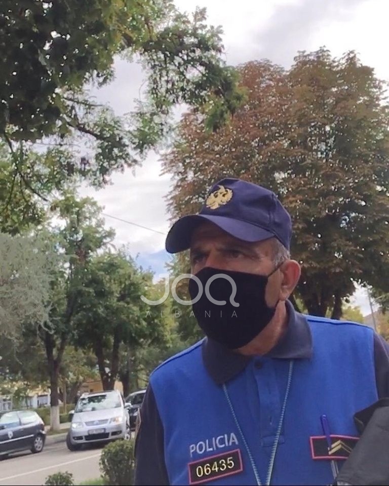 S’kanë të ndalur! Polici ndalon studenten pse kishte ulur maskën, vajza: Me hundën zbuluar më vendosi gjobë!