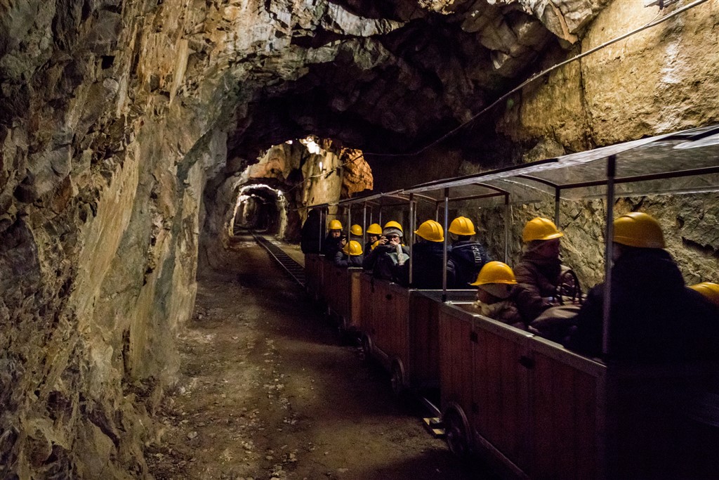 U gjetën të vdekur/ Kush ishin inxhinieri dhe dy punëtorët që u asfiksuan në minierën e Dibrës?