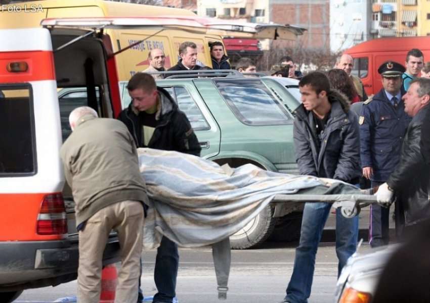 Qytetari gjendet i vdekur në një objekt në Tiranë, policia: Është endacak!