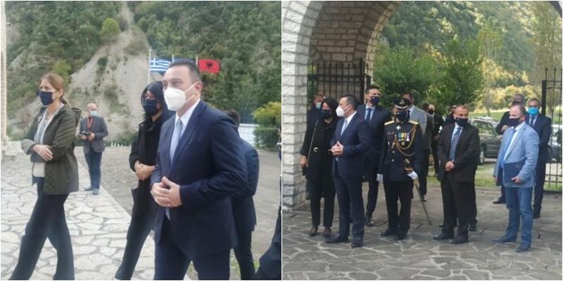 Festa Kombëtare e Greqisë/ Zv.ministri i Jashtëm grek kryen homazhe tek varrezat e Këlcyrës: Falenderoj Shqipërinë mike!