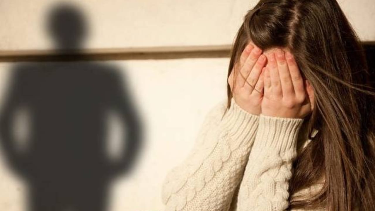 Një 15-vjeçare dyshohet se u dhunua nga i dashuri 17-vjeçar