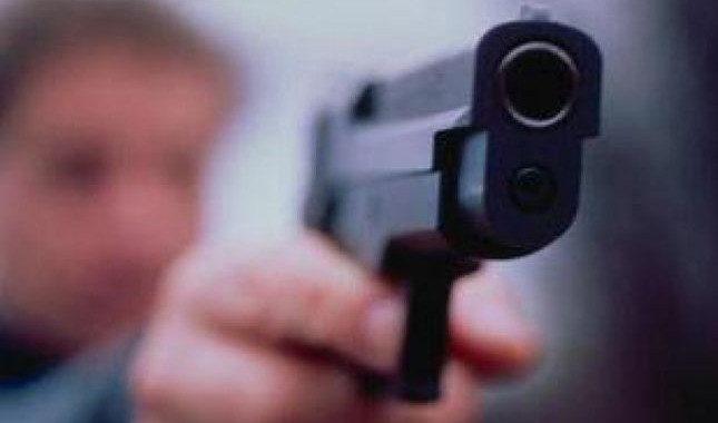  U raportua për të shtëna më armë në Tiranë/ Fqinjët ngrejnë alarmin për sherrin në familje