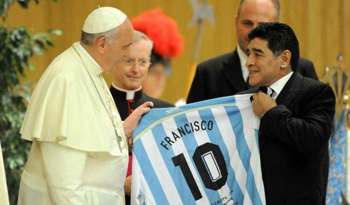 Ndarja nga jeta e Maradonës, Papa Francescu:”Me fat që e takova, jam lutur për shëndetin e tij”