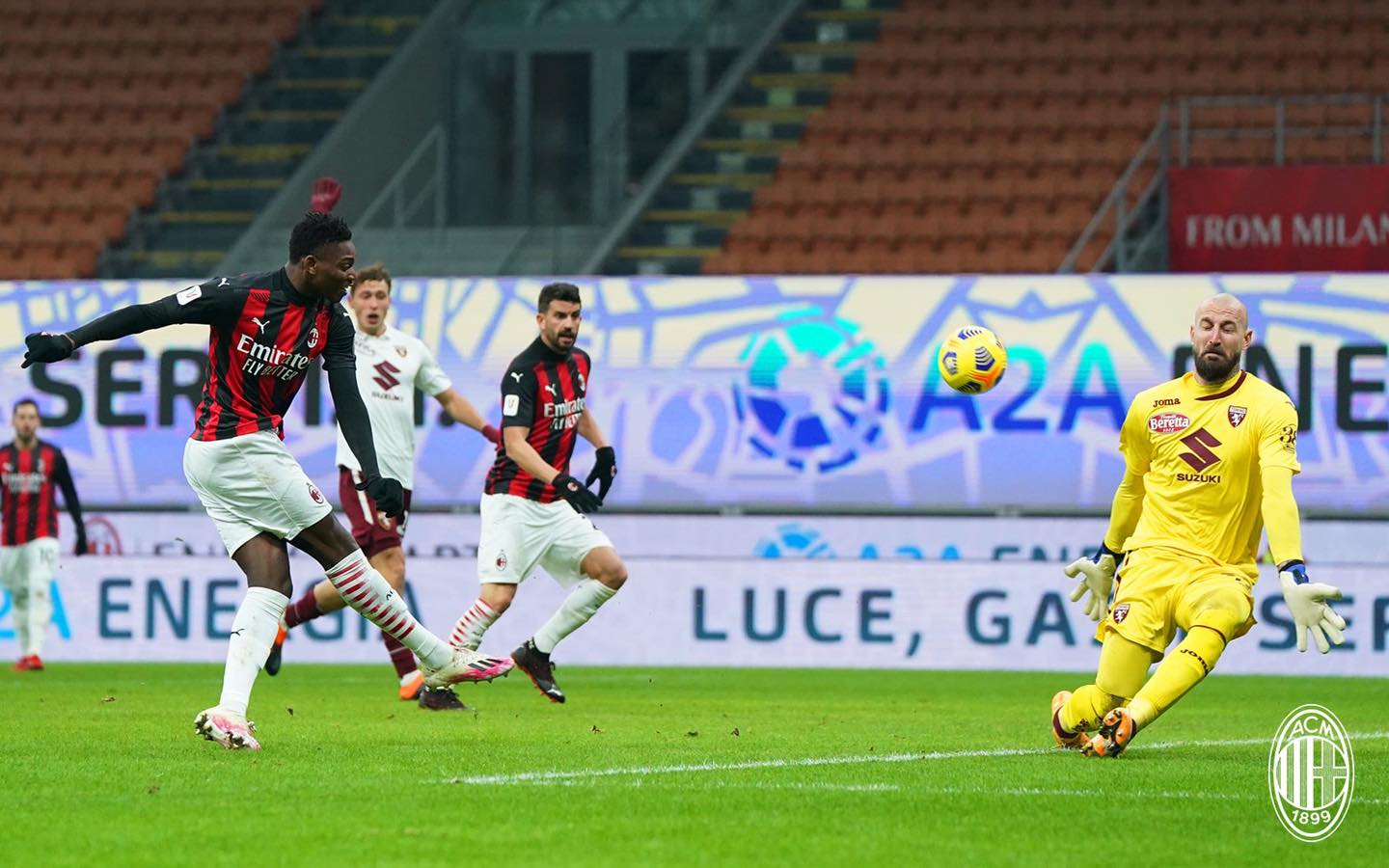 Milani nuk fal as në kupë, kualifikohet me penallti ndaj Torinos