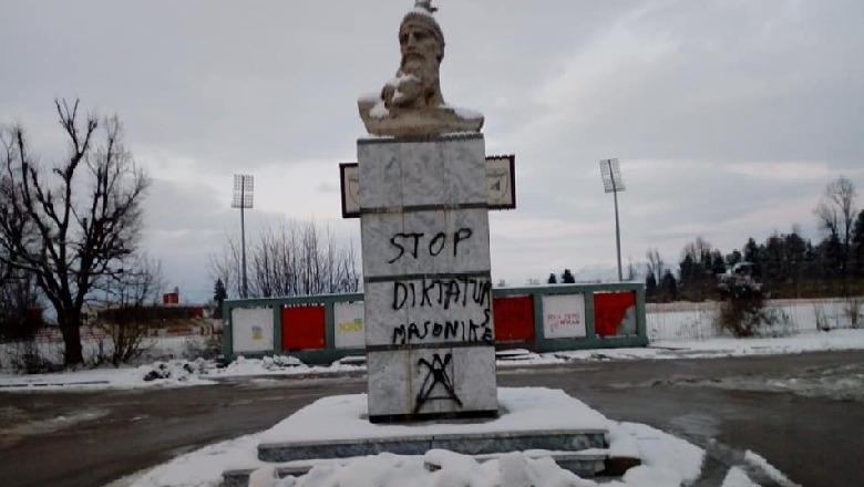Përdhoset busti i Gjergj Kastriot Skënderbeut në Korçë
